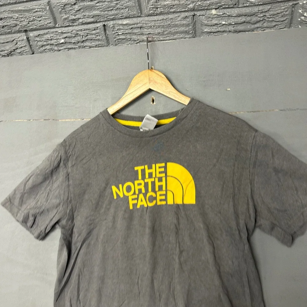 The North Face Mens Graphic Tee Gray Yellow Half Dome Logo Short Sleeve Shirt M